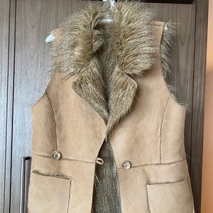 Women’s faux fur vest size M